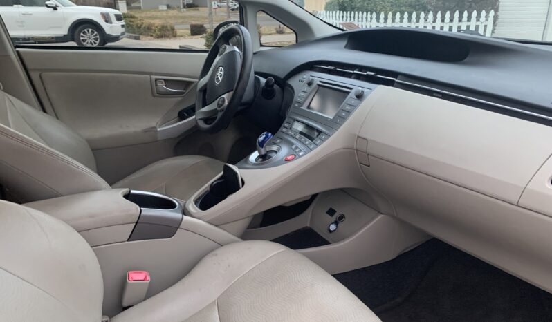
								Toyota Prius full									