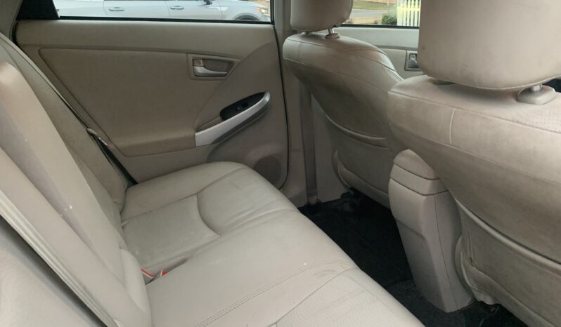 
								Toyota Prius full									