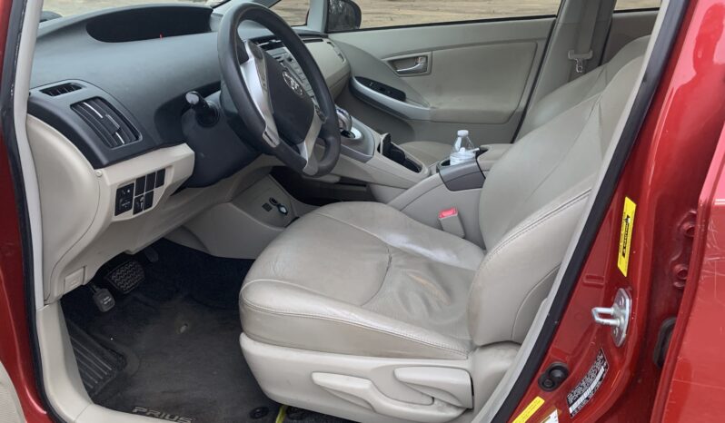 
								Toyota Prius full									