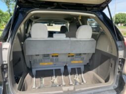 
										2011 Toyota Sienna full									