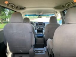 
										2011 Toyota Sienna full									