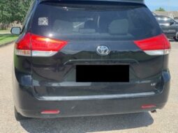 
										2011 Toyota Sienna full									