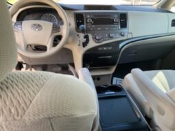 
										2011 Toyota Sienna full									