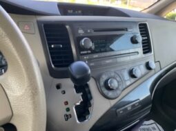
										2011 Toyota Sienna full									
